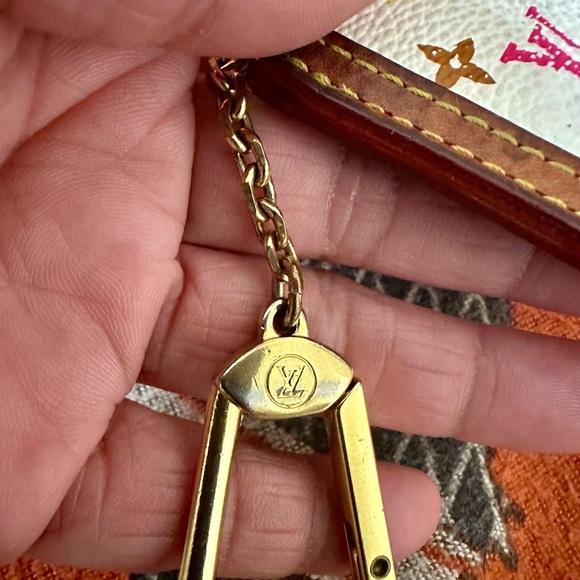 LOUIS VUITTON ❤️🌟MURAKAMI KEY CLES ⭐️ - Picture 2 of 5